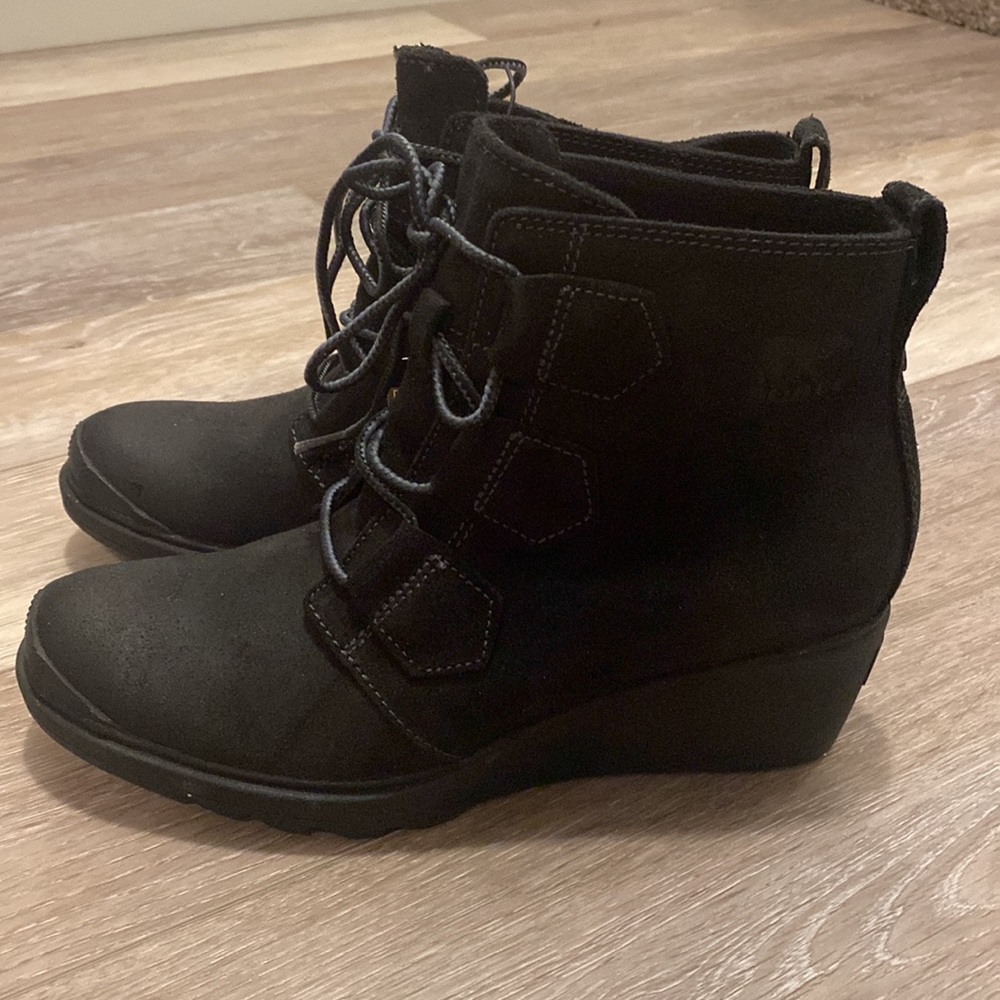 NWT Sorel Waterproof Leather Black Wedge Boots Size 6.5